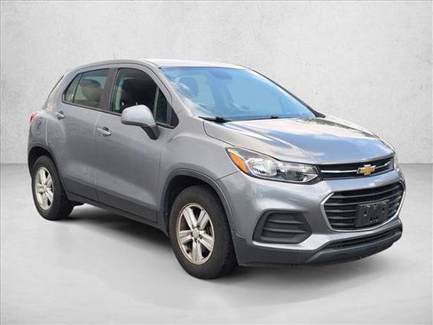 Used 2020 Chevrolet Trax LS FWD image 3