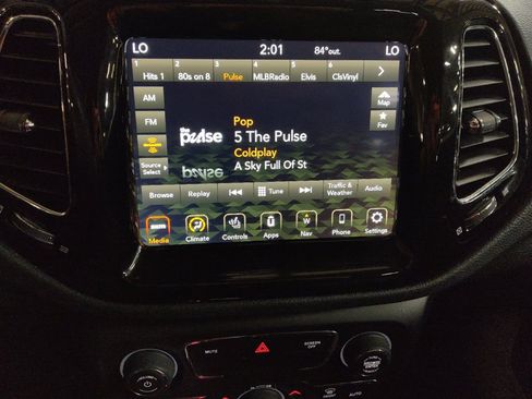 Used 2018 Jeep Compass Limited w/ Navigation Group AWD/4WD image 25