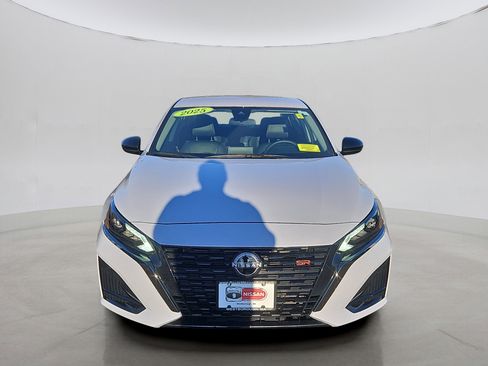 Certified 2025 Nissan Altima 2.5 SR image 21