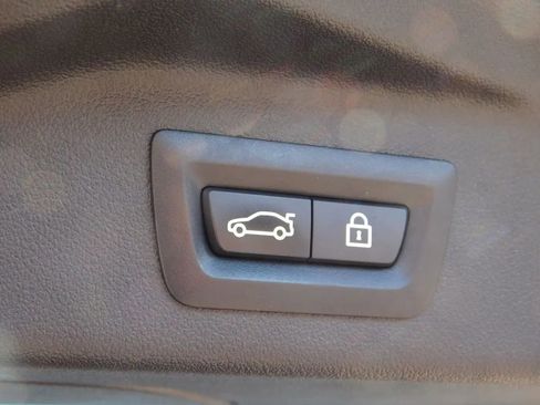 Used 2022 BMW X7 xDrive40i w/ Premium Package image 11