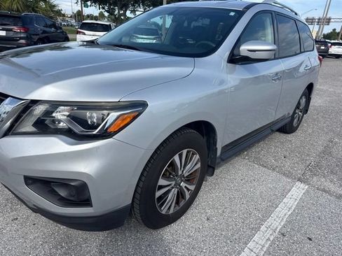 Used 2019 Nissan Pathfinder S AWD/4WD image 1