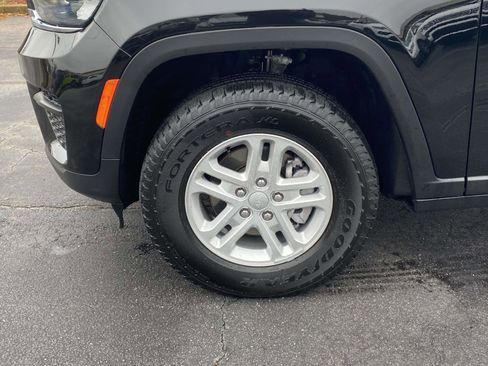 Certified 2024 Jeep Grand Cherokee Laredo image 35