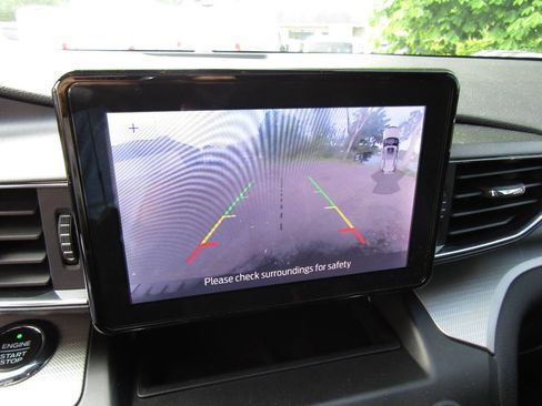 Used 2020 Ford Explorer XLT w/ Equipment Group 202A AWD/4WD image 13
