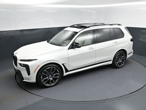 New 2026 BMW X7 M60i image 32