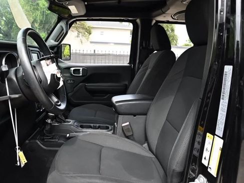 Used 2018 Jeep Wrangler Unlimited Sport S AWD/4WD image 14