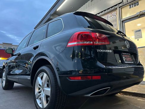 Used 2012 Volkswagen Touareg TDI image 5