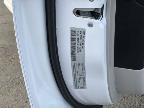 Used 2024 Chrysler Pacifica Select image 10