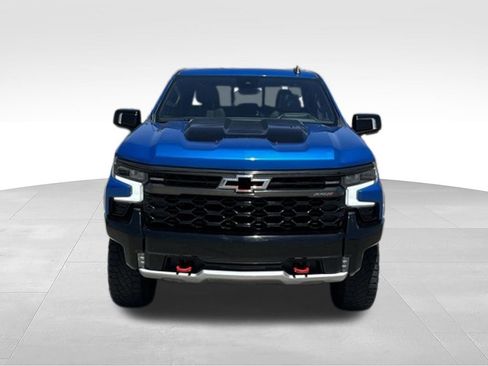 Used 2023 Chevrolet Silverado 1500 ZR2 w/ Technology Package AWD/4WD image 4
