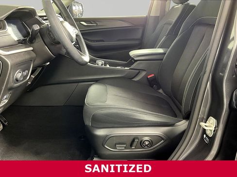 Used 2023 Jeep Grand Cherokee L Laredo AWD/4WD image 20