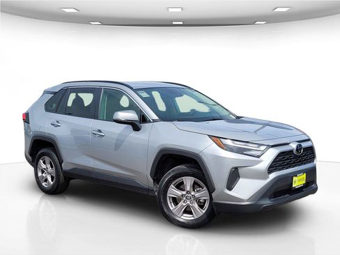Used 2025 Toyota RAV4 XLE FWD image 2