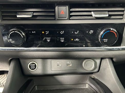 Used 2023 Nissan Rogue S image 18