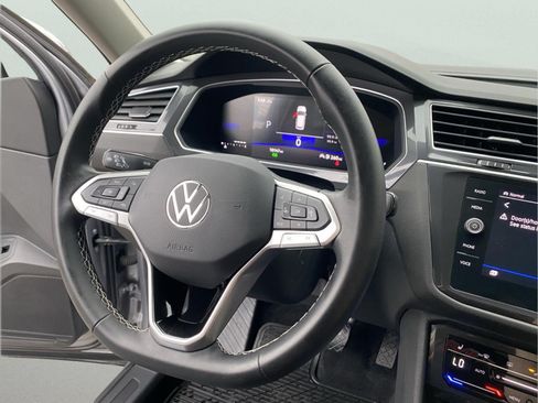 Used 2024 Volkswagen Tiguan SE AWD/4WD image 20