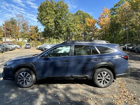 Certified 2025 Subaru Outback Premium AWD/4WD image 5