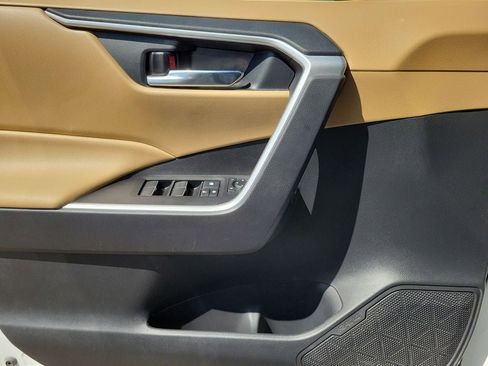 Used 2021 Toyota RAV4 XLE Premium image 15