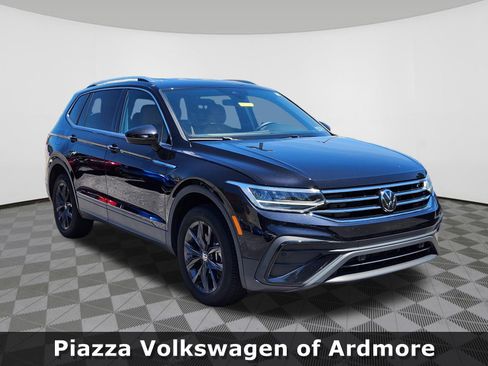 Certified 2024 Volkswagen Tiguan SE AWD/4WD image 1