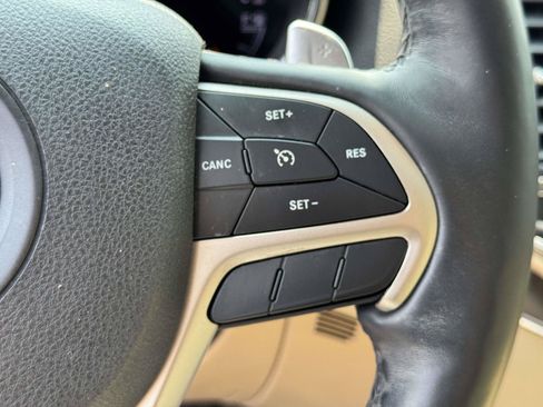 Used 2017 Jeep Grand Cherokee Limited AWD/4WD image 18