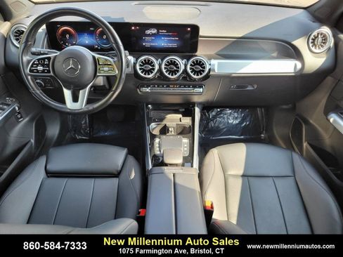 Used 2022 Mercedes-Benz EQB 350 4MATIC image 12