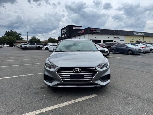 Used 2022 Hyundai Accent SE FWD image 2