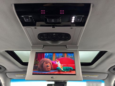 Used 2017 GMC Yukon XL SLT w/ Premium Edition image 38