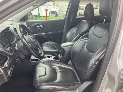 Used 2019 Jeep Cherokee Limited FWD image 9