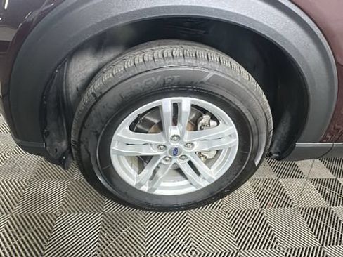 Used 2022 Ford Explorer XLT AWD/4WD image 9