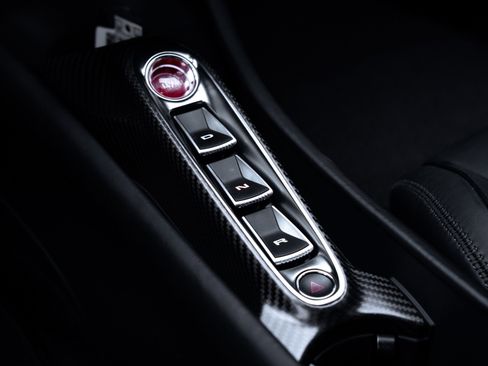 Used 2024 McLaren Artura RWD image 32