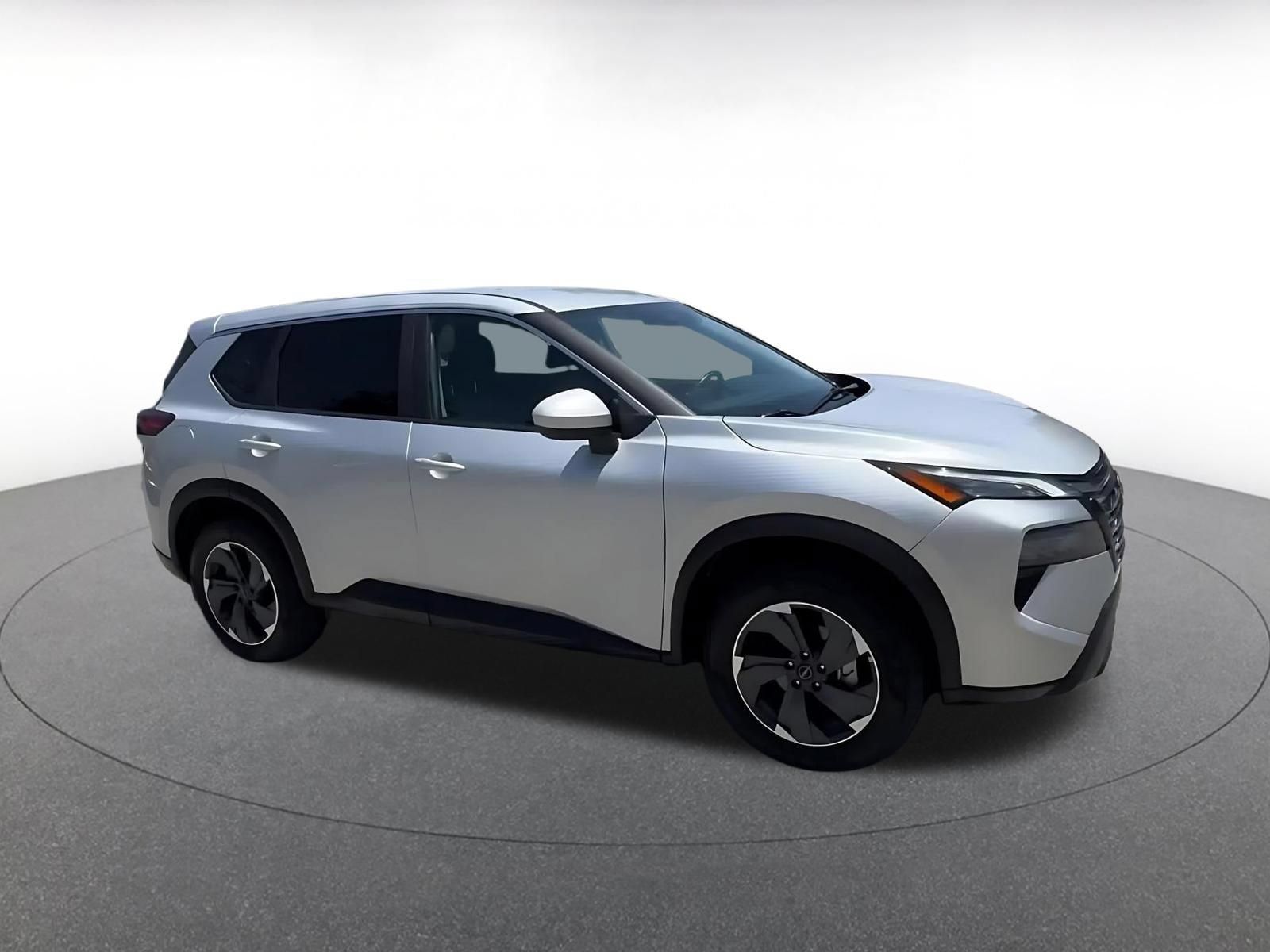 Used 2025 Nissan Rogue SV FWD image 2