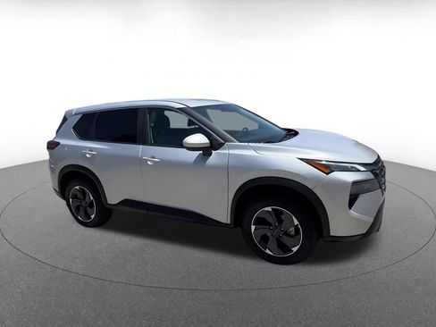 Used 2025 Nissan Rogue SV FWD image 2