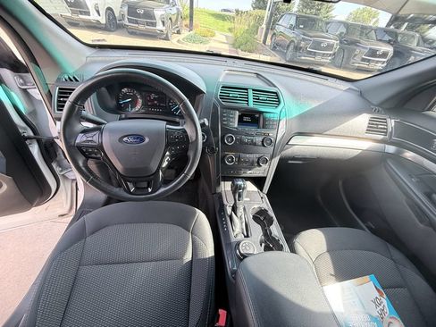 Used 2018 Ford Explorer XLT AWD/4WD image 8