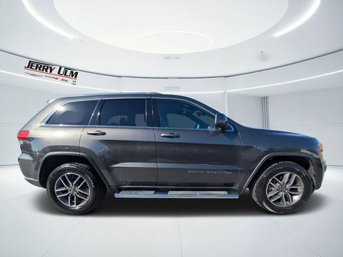 Used 2019 Jeep Grand Cherokee Laredo w/ Laredo X Package image 2