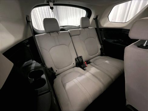 Used 2023 Honda Pilot LX image 17