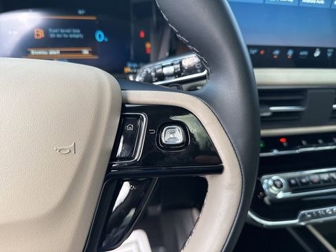 Used 2025 Lincoln Corsair Grand Touring w/ Jet Appearance Package image 27