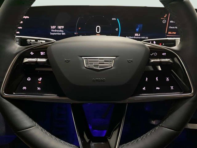 Used 2023 Cadillac Lyriq 2WD image 35