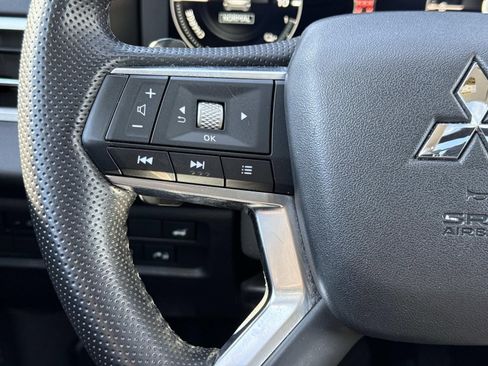 Used 2024 Mitsubishi Outlander SE image 15
