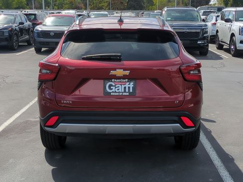 Used 2024 Chevrolet Trax LT image 7