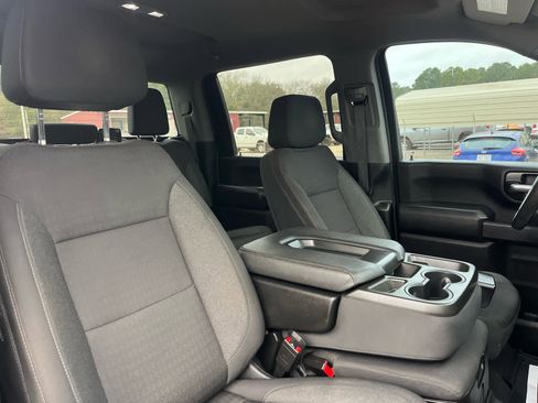 Used 2024 Chevrolet Silverado 2500 Custom w/ Custom Value Package image 19