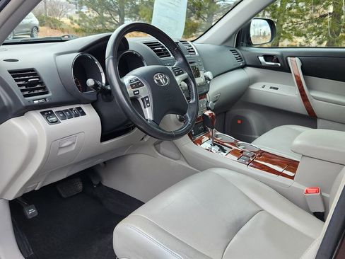 Used 2012 Toyota Highlander Limited w/ Tow Pkg image 7