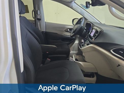 Used 2023 Chrysler Voyager LX FWD image 5
