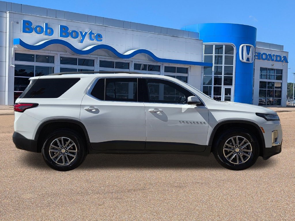 Used 2023 Chevrolet Traverse LT FWD image 4