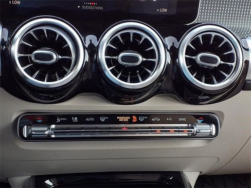 Used 2021 Mercedes-Benz GLB 250 GLB 250 w/ Premium Package image 15