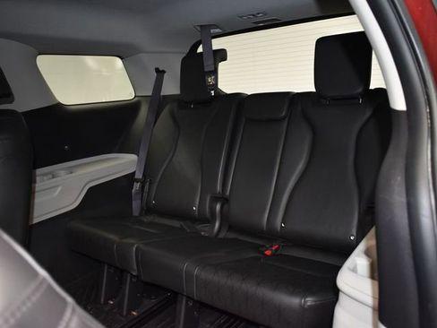 Certified 2023 Kia Carnival LX image 11