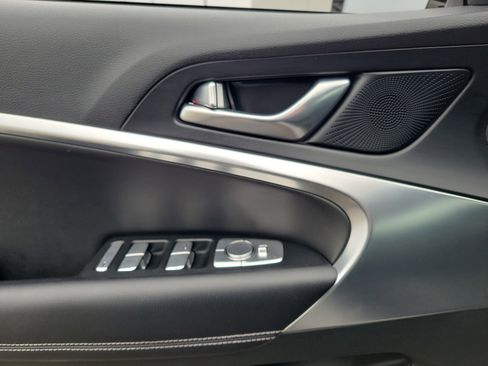 Used 2025 Genesis G70 2.5T AWD/4WD image 17