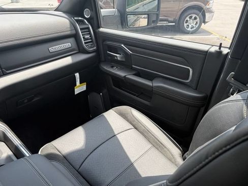 New 2026 RAM 2500 Laramie AWD/4WD image 37