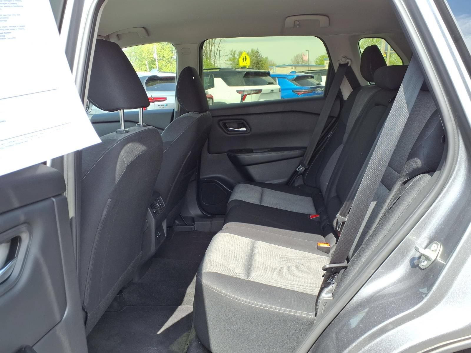 Used 2025 Nissan Rogue SV AWD/4WD image 9