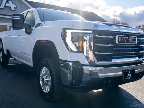 Used 2024 GMC Sierra 2500 SLE w/ SLE Convenience Package image 9