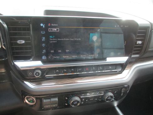 Used 2022 Chevrolet Silverado 1500 LT Trail Boss w/ LT Trail Boss Premium Package image 29