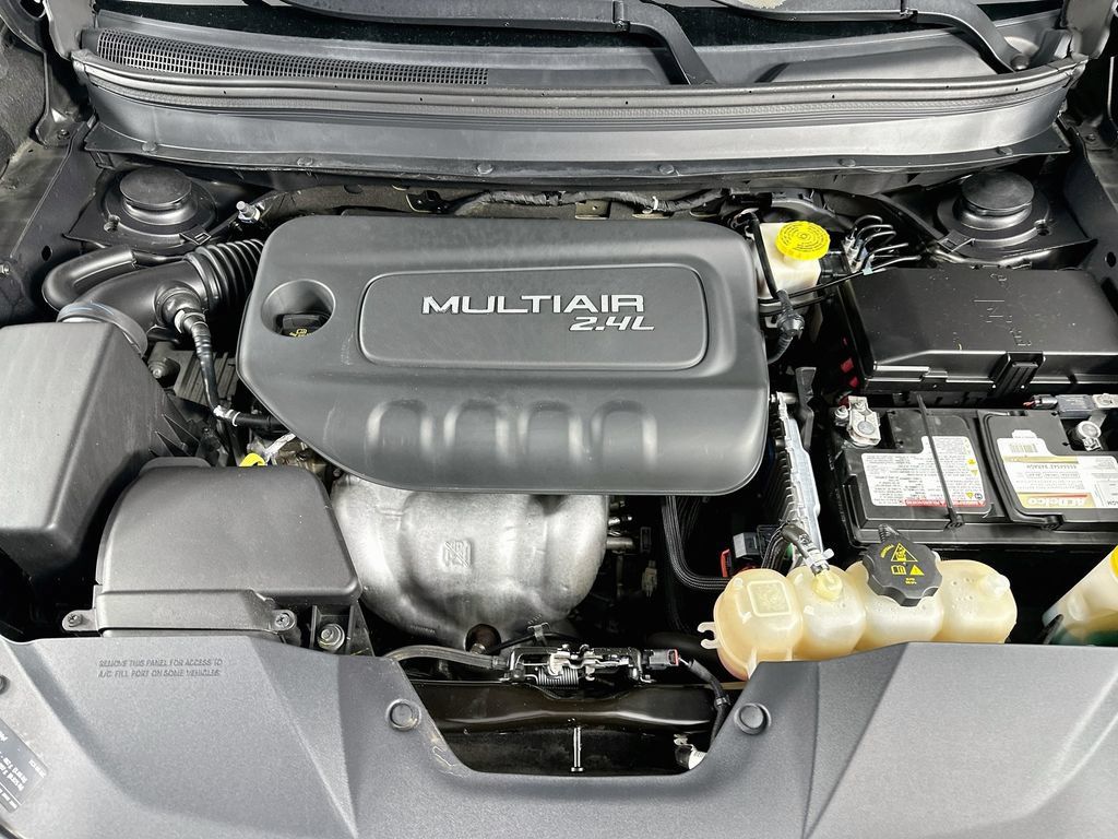 Used 2019 Jeep Cherokee Limited w/ Luxury Group FWD image 32