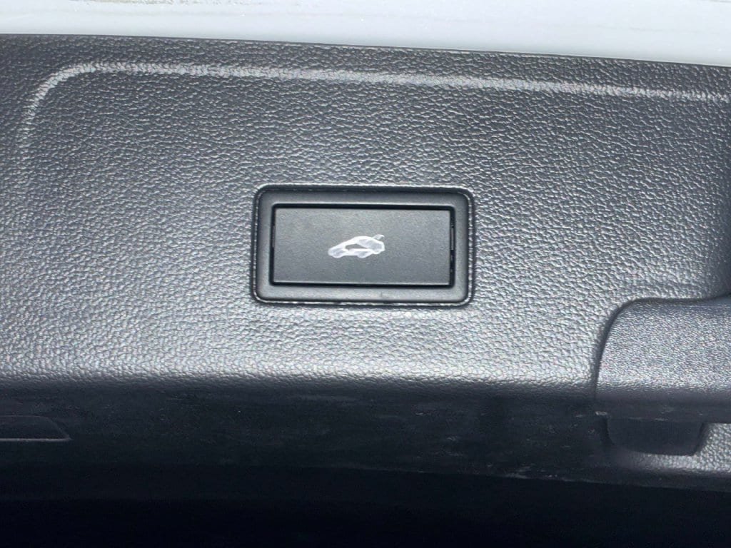 Used 2024 Volkswagen Atlas Cross Sport SEL R-Line AWD/4WD image 16
