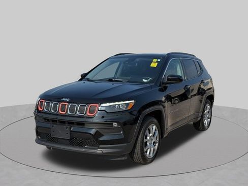 Used 2022 Jeep Compass Latitude w/ Sun and Sound Group AWD/4WD image 12