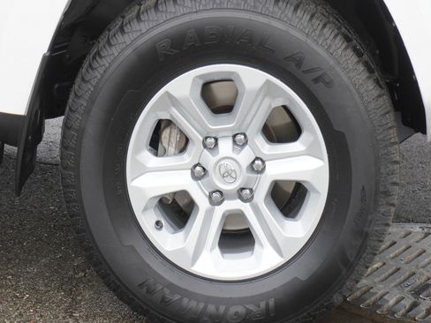 Used 2023 Toyota 4Runner SR5 image 5